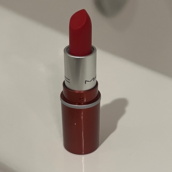 Mac Mini Retro Matte Lipstick in color Ruby Woo - Picture 3 of 5